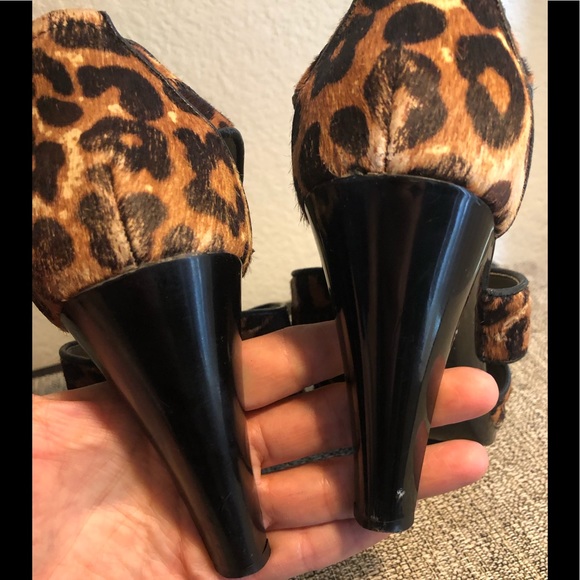 Michael Kors Peep Toe Leopard Calf Hair heels - Picture 10 of 12